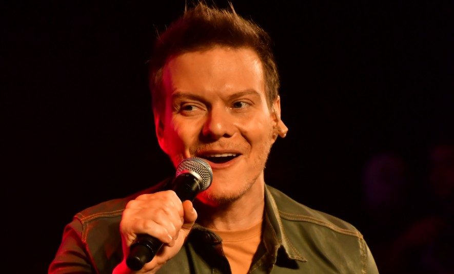 MICHEL TELÓ LANÇA SINGLE "AÍ A ROÇA VENCE"